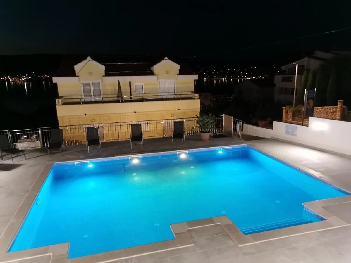 Villa Luna Trogir 0*,