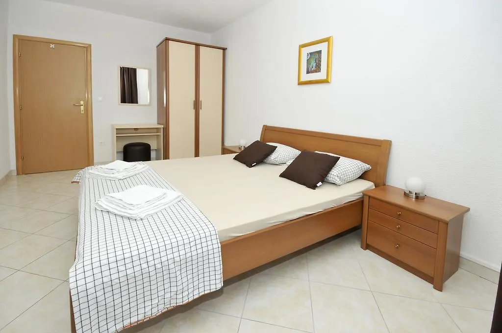 Villa Luna Trogir 0*,  Chorvatsko