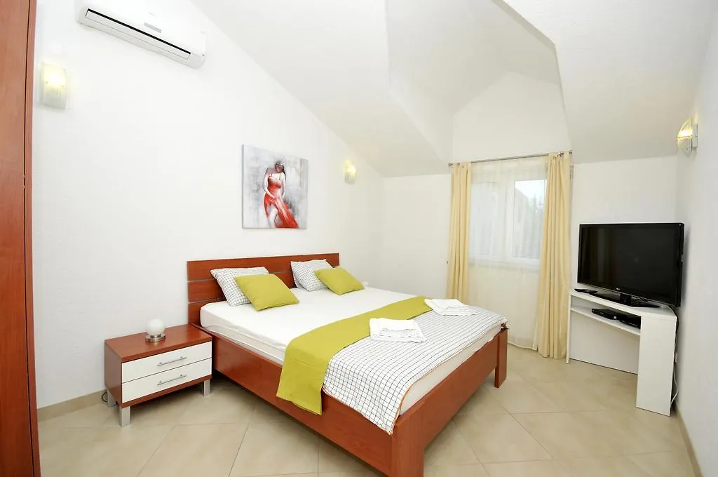 Villa Luna Trogir 0*,  Chorvatsko