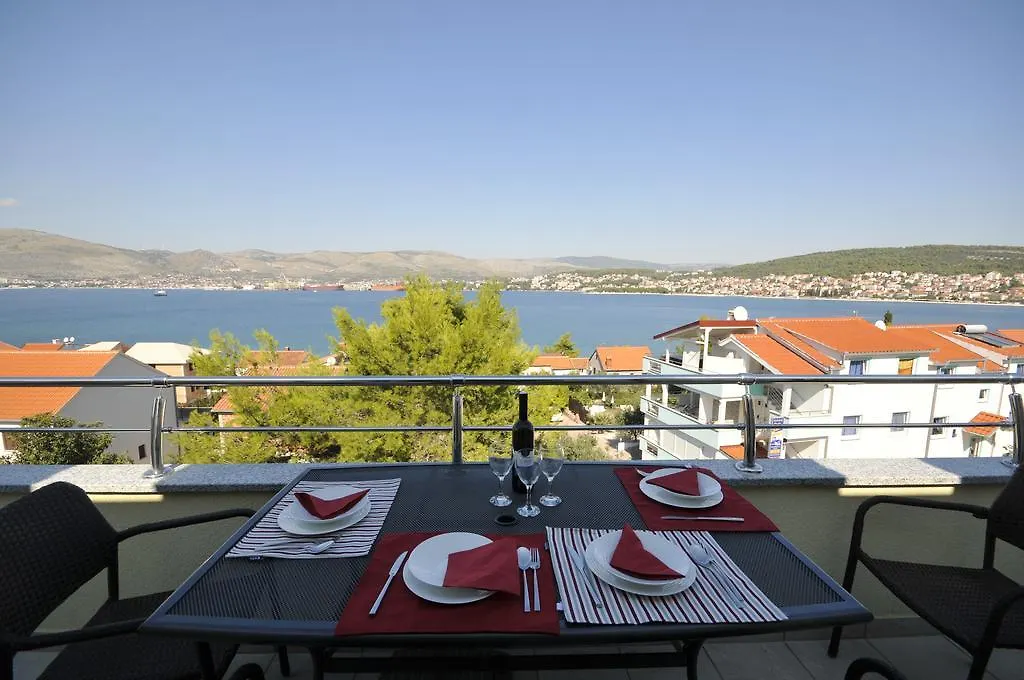 Villa Luna Trogir 0*,